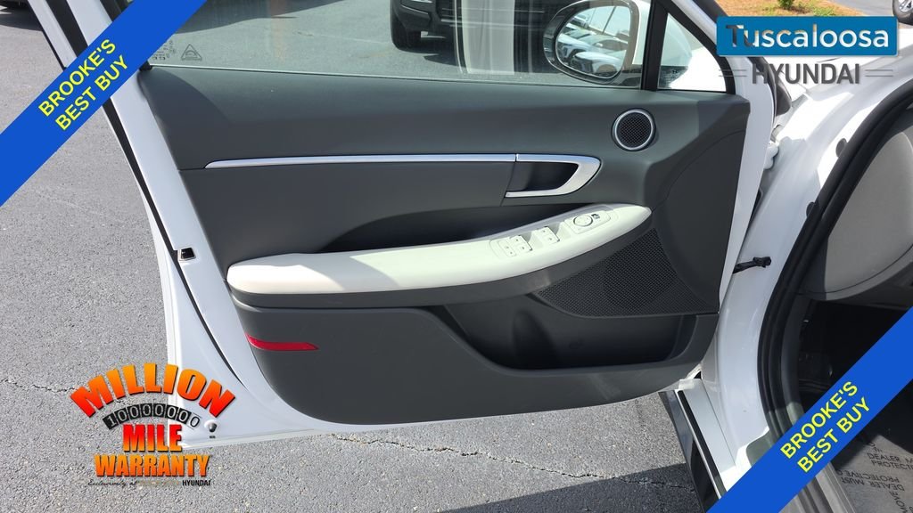 Certified Used 2025 White Hyundai SEL image 12