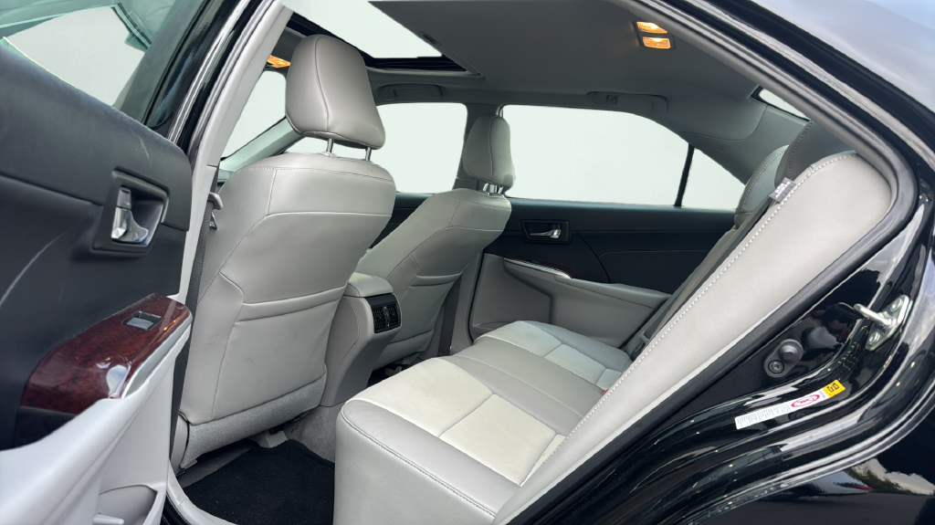 Used 2014 Black Toyota LE image 15