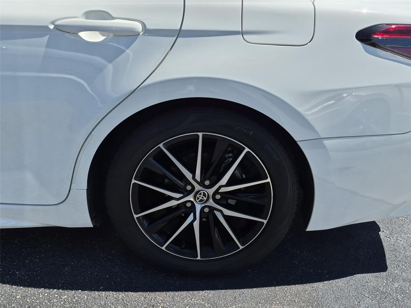 Used 2023 Ice Cap Toyota Hybrid SE image 10