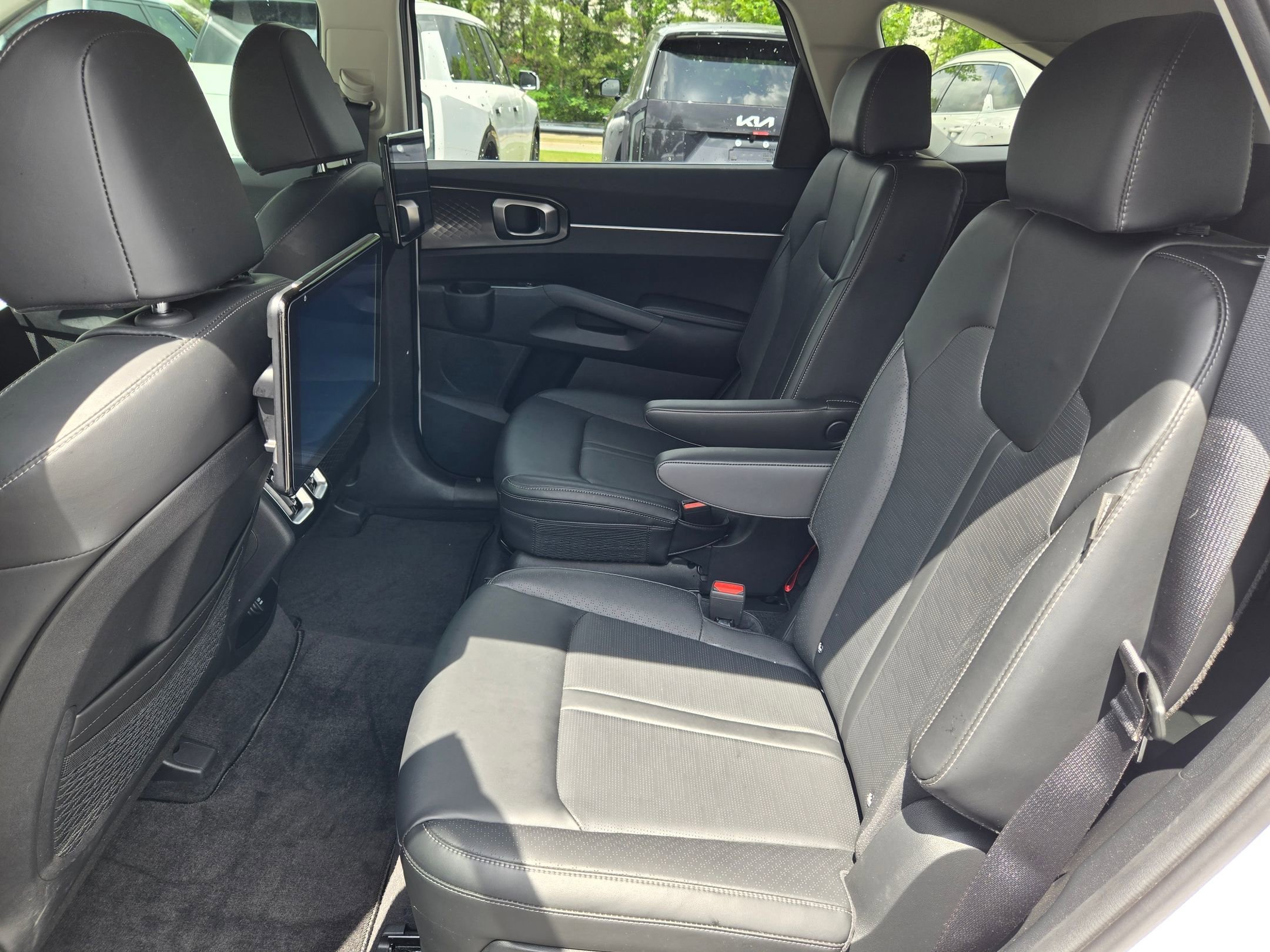 Used 2025 Glacial White Pearl Kia EX image 30