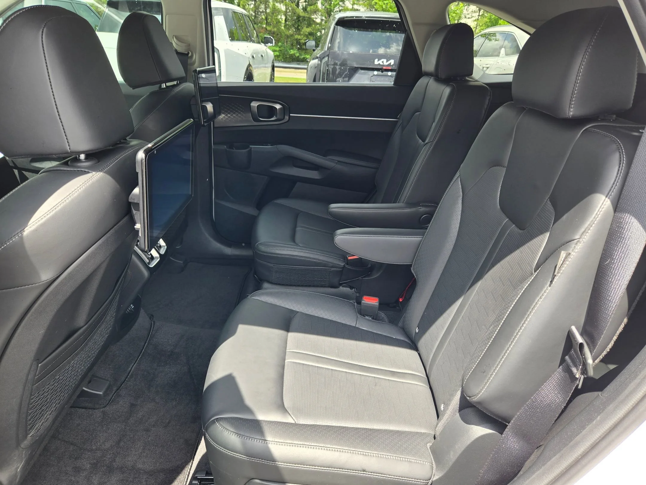 Used 2025 Glacial White Pearl Kia EX image 30