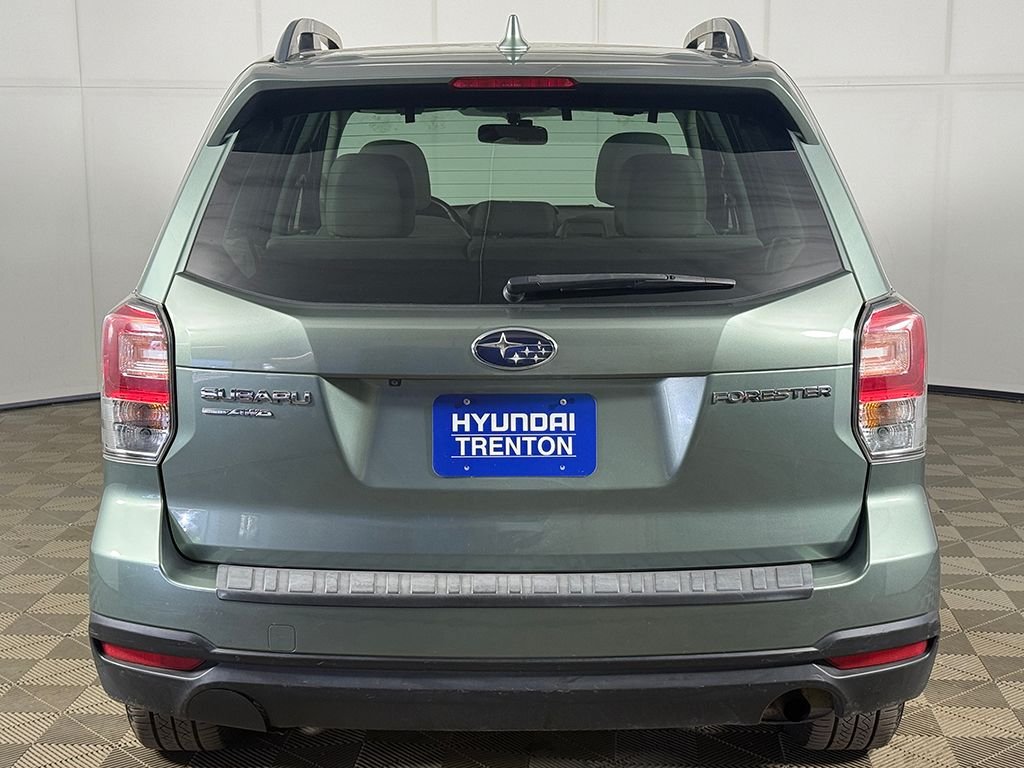 Used 2018 Green Subaru 2.5i Premium image 10