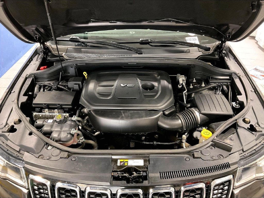 Used 2018 Gray Jeep Limited image 31