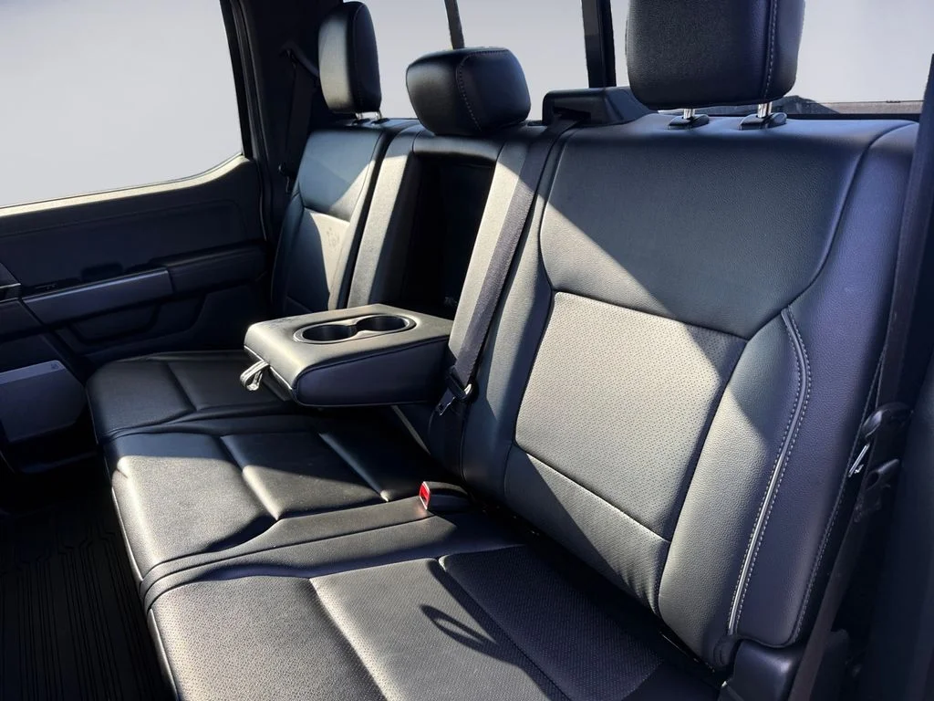 Used 2025  Ford Lariat image 17