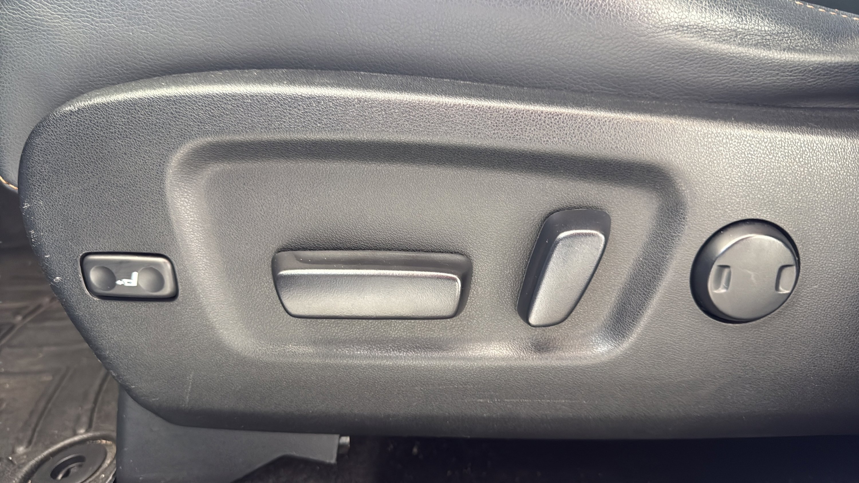 Used 2014 Attitude Black Metallic Toyota XLE image 13