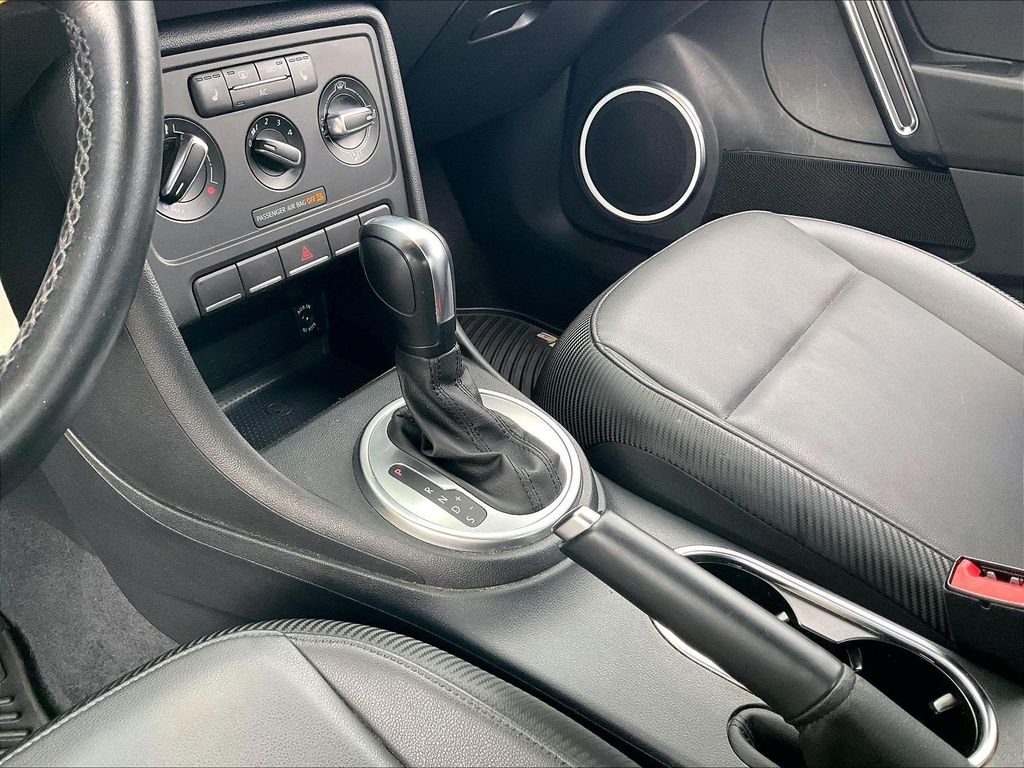 Used 2012 Saturn Yellow Volkswagen 2.5L image 18