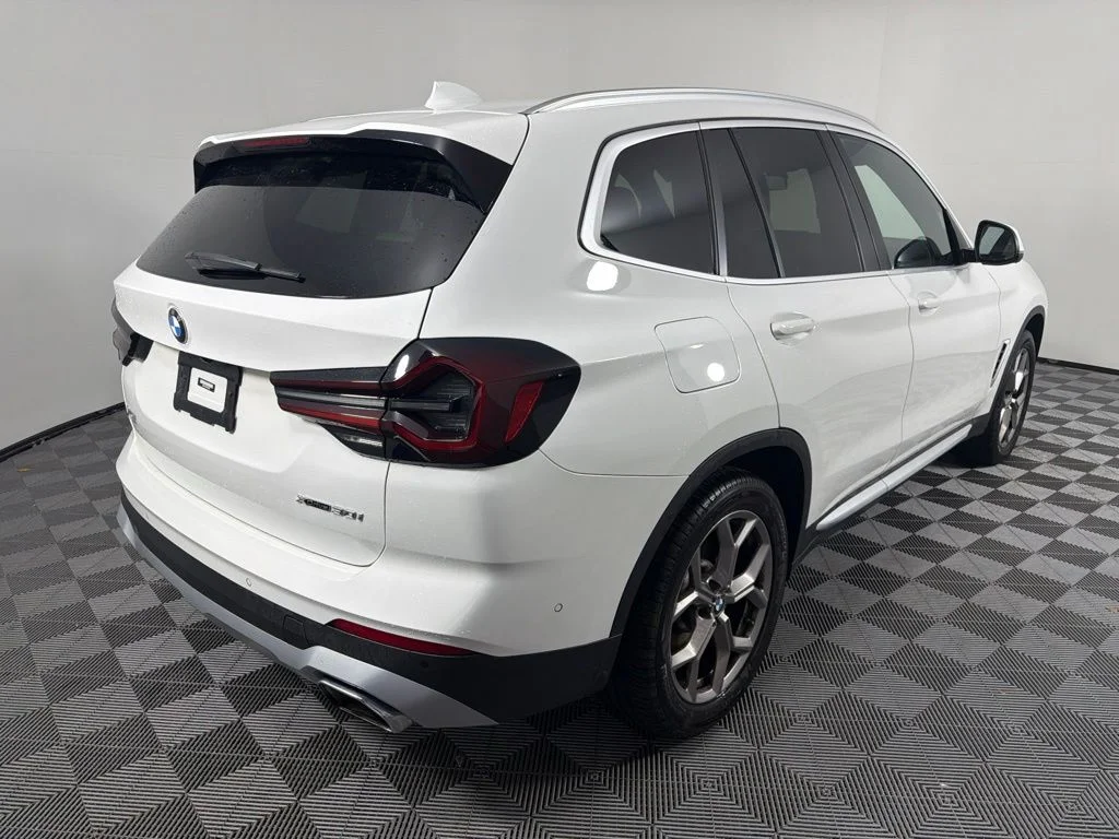 Used 2023 Alpine White BMW xDrive30i image 5
