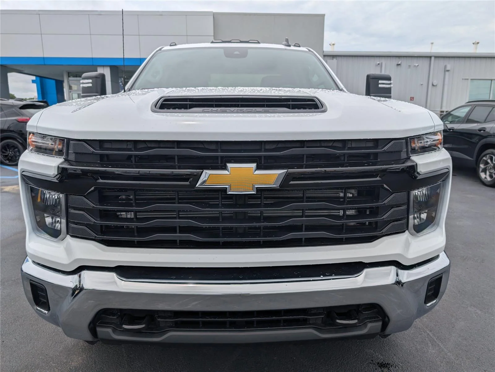 New 2026 Summit White Chevrolet WT image 8