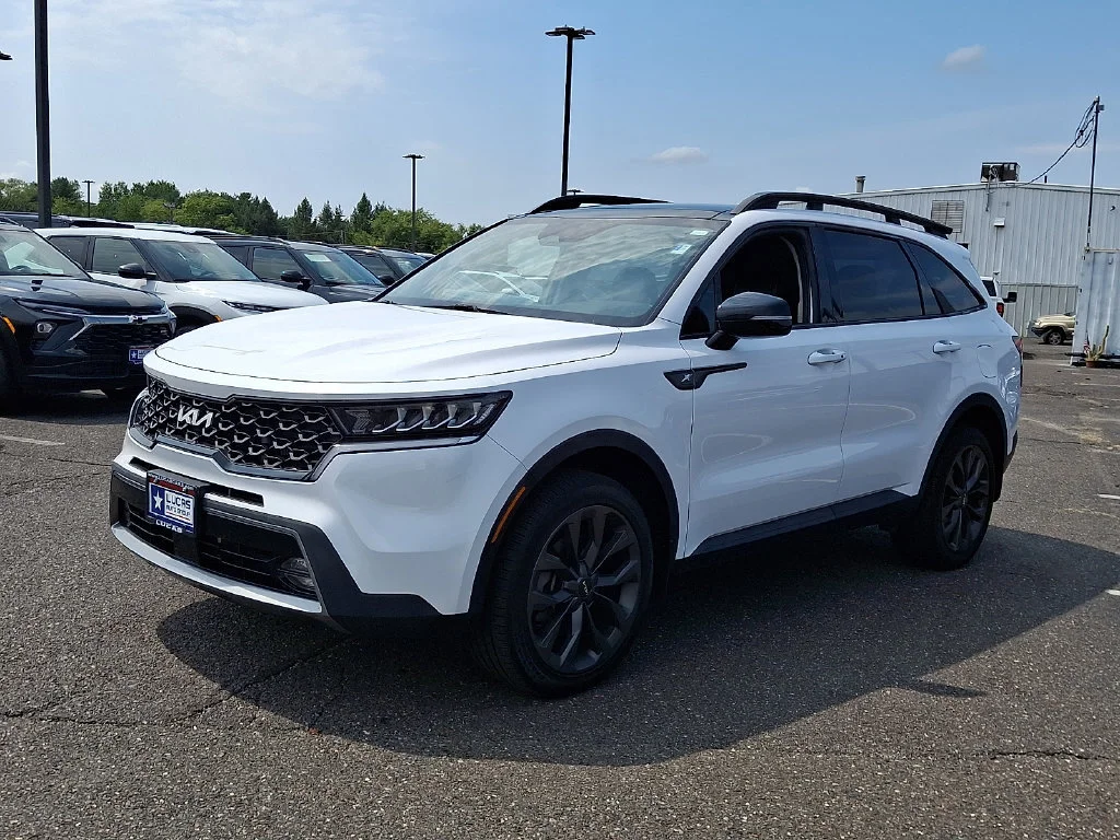 Used 2022 White Kia X-Line EX image 6