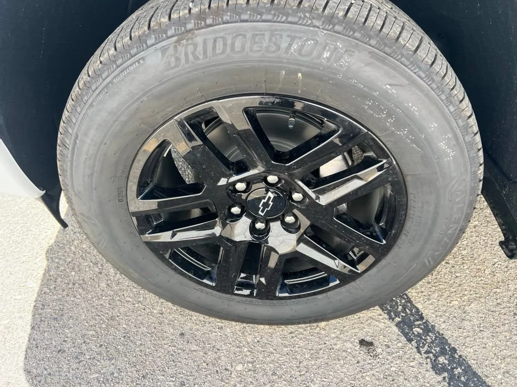 New 2026 Summit White Chevrolet RST image 34