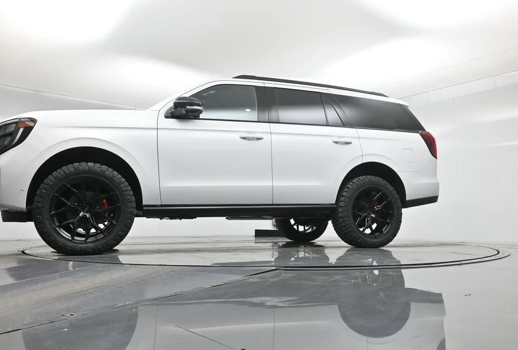 New 2025 Oxford White Ford Platinum image 7