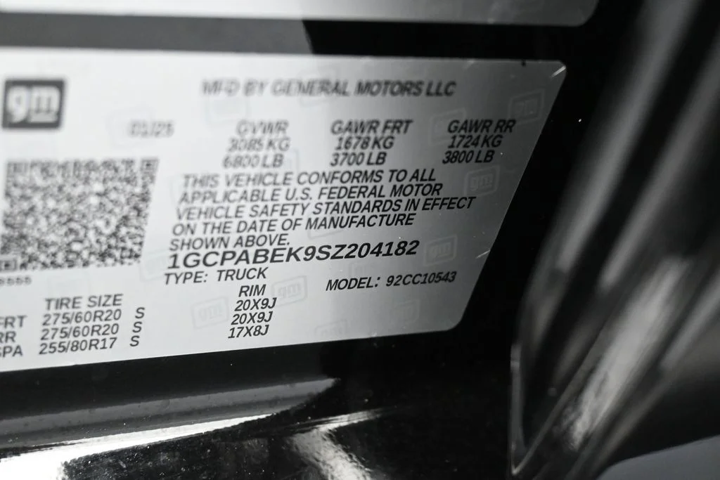 Used 2025 Black Chevrolet Custom image 17