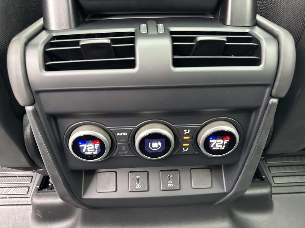 2026 Land Rover Defender V8 - Photo 16