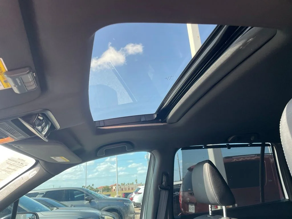 Used 2020 White Honda EX-L image 11