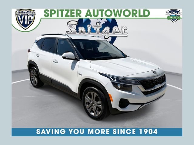 White 2021 Kia Seltos S AWD SUV / Crossover All-Wheel Drive Continuously Variable Transmission