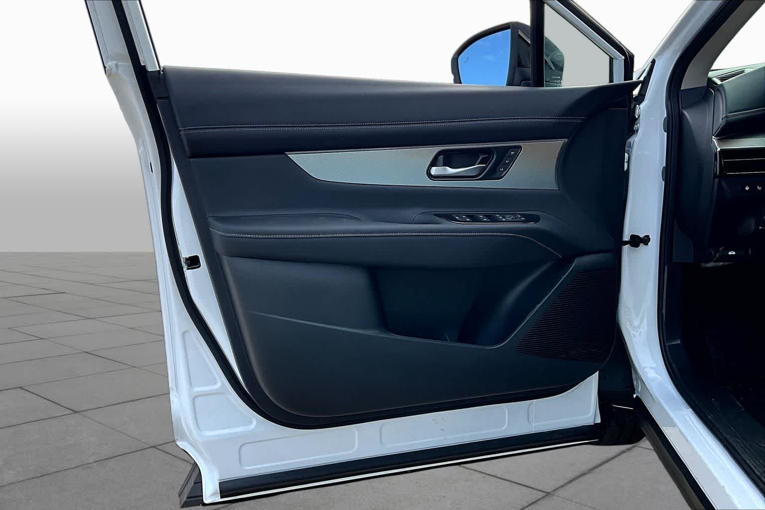 New 2026 Everest White Pearl TriCoat Nissan Platinum image 16