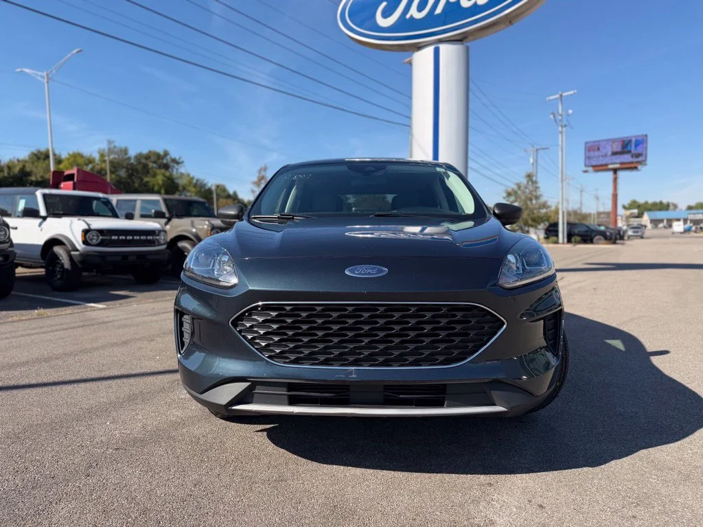 Used 2022 Blue Ford SE image 2