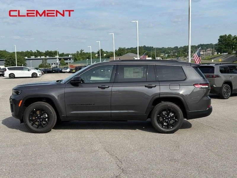 New 2026 Baltic Gray Metallic Clearcoat Jeep Altitude image 2