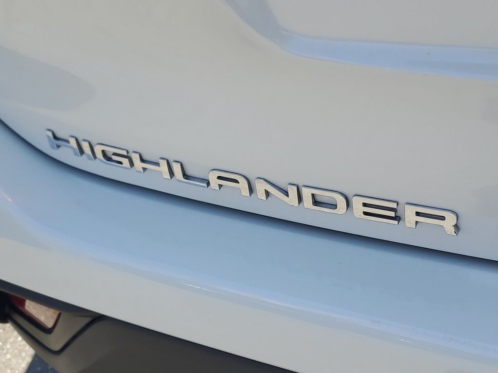 Certified Used 2021 White Toyota L image 7