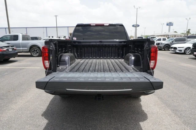 Used 2024  GMC Elevation image 7