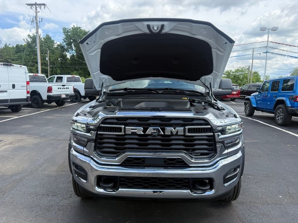 New 2026 Bright White Clear-Coat Exterior Paint RAM Tradesman image 58