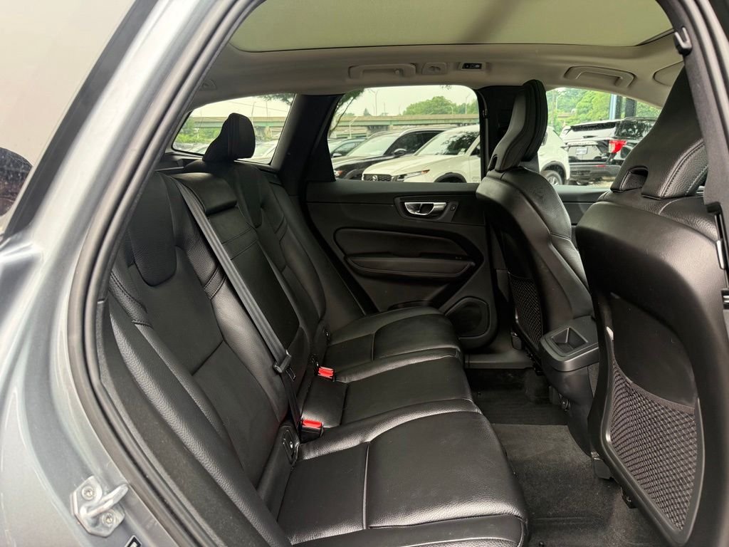 Used 2021 Gray Volvo T5 Momentum image 30