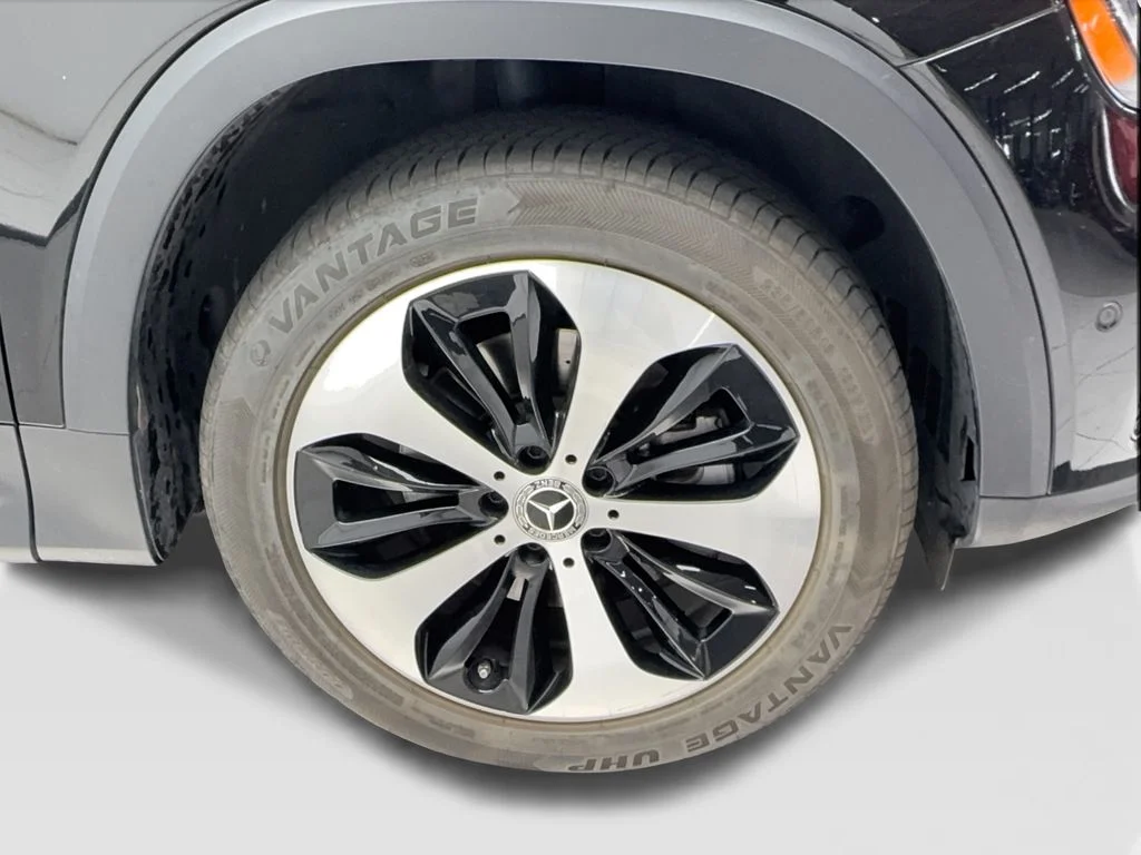 Used 2025 Black Mercedes-Benz GLB 250 image 13