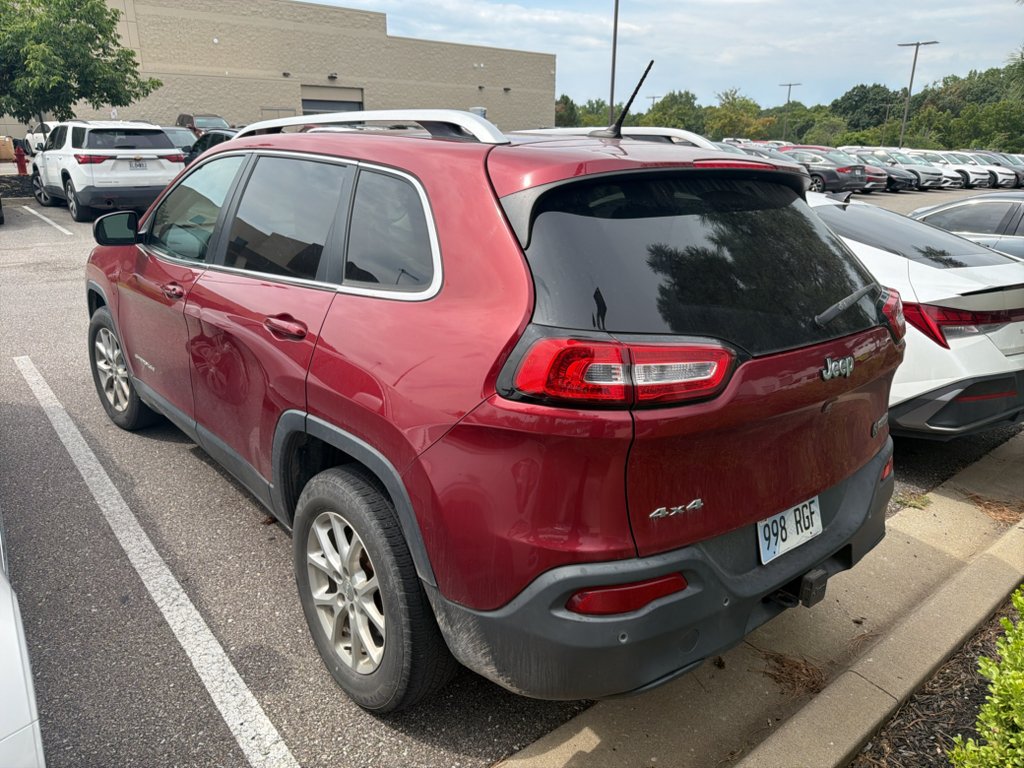 Used 2017 Deep Cherry Red Crystal Pearlcoat Jeep Latitude image 8