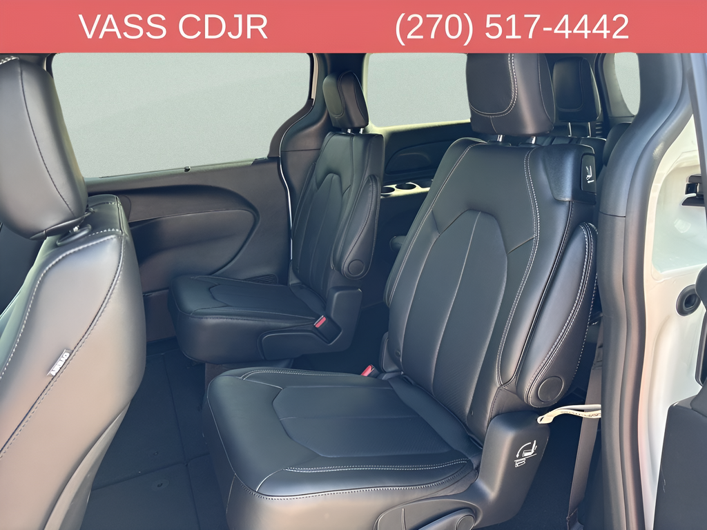 New 2026 Bright White Clear-Coat Exterior Paint Chrysler Select image 27