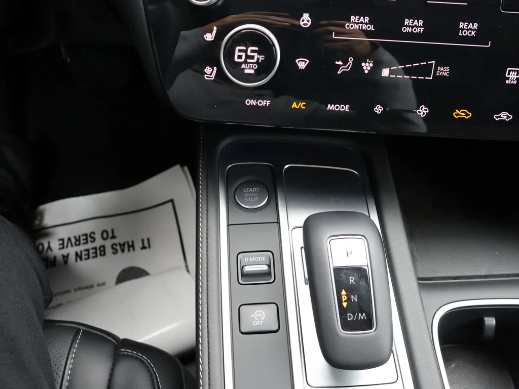 Used 2025 Gray INFINITI Sensory image 31