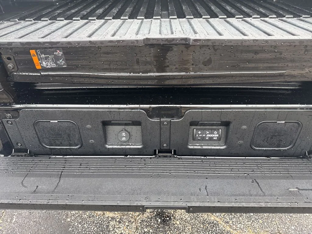 Used 2025 Onyx Black GMC Denali Ultimate image 22