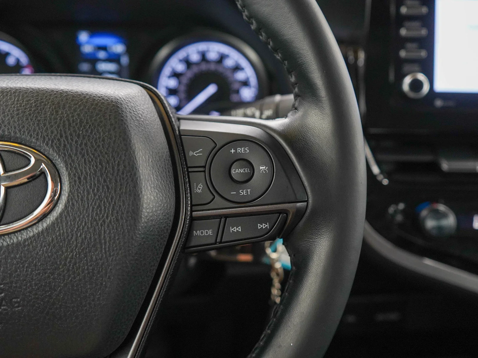 Used 2022  Toyota SE image 24