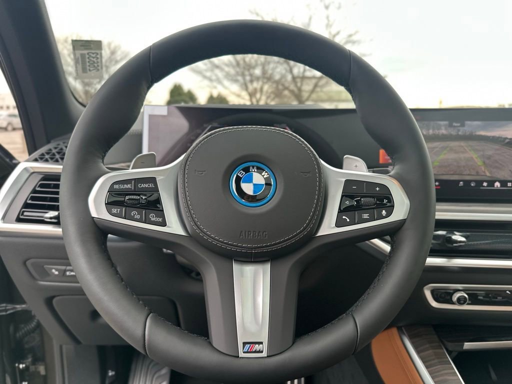 New 2026 Manhattan Green Metallic BMW xDrive50e image 28