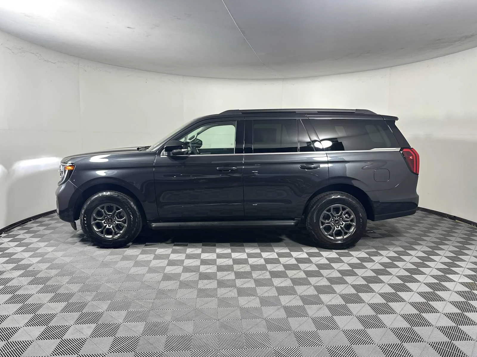 New 2026 Dark Matter Gray Ford Active image 4