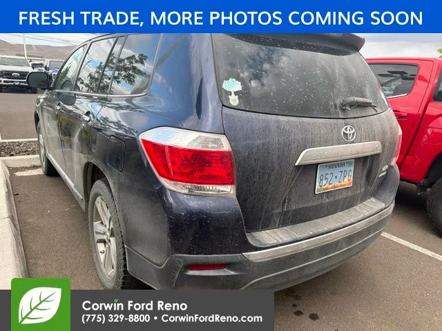 Used 2013 Nautical Blue Metallic Toyota Limited image 3
