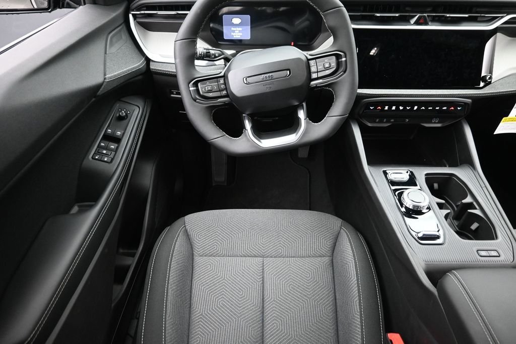 New 2026 Diamond Black Crystal Pearl-Coat Exterior Paint Jeep Laredo image 11