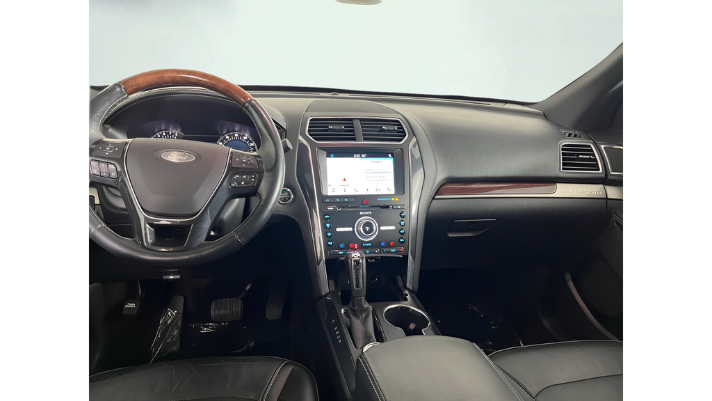 Used 2018 Magnetic Ford Platinum image 17