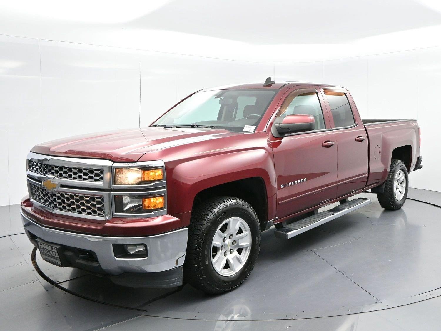 Used 2015 DEEP RUBY METALLIC Chevrolet LT image 4