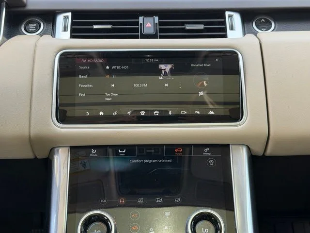 Used 2020 White Land Rover HSE image 16