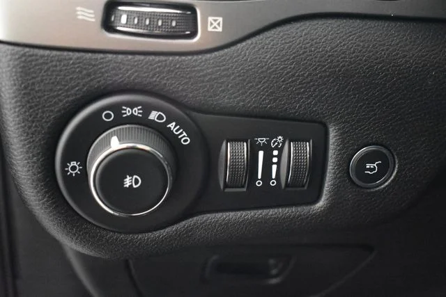2022 Jeep Cherokee Latitude Lux - Photo 27
