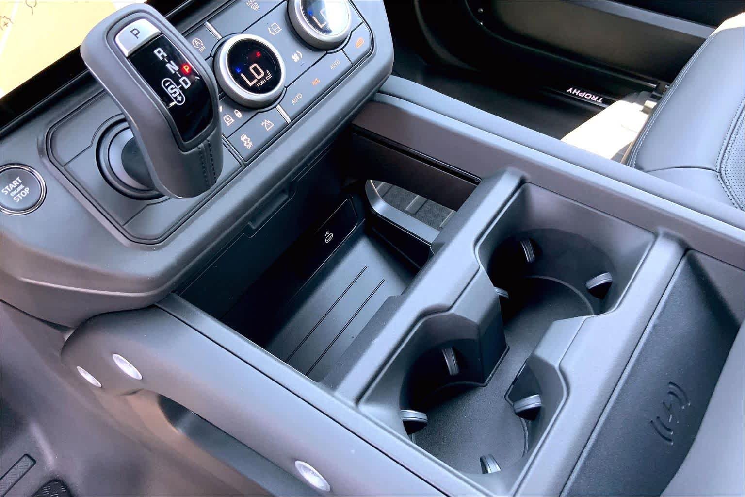 New 2026 GREEN Land Rover  image 7