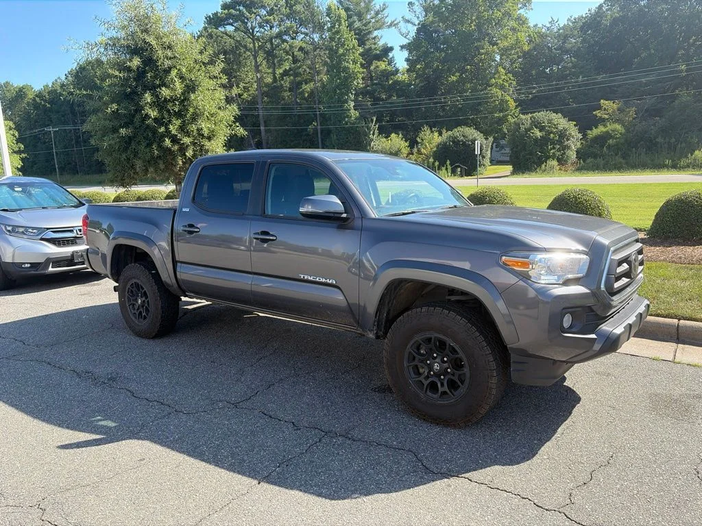 Used 2022 Gray Toyota SR5 image 5