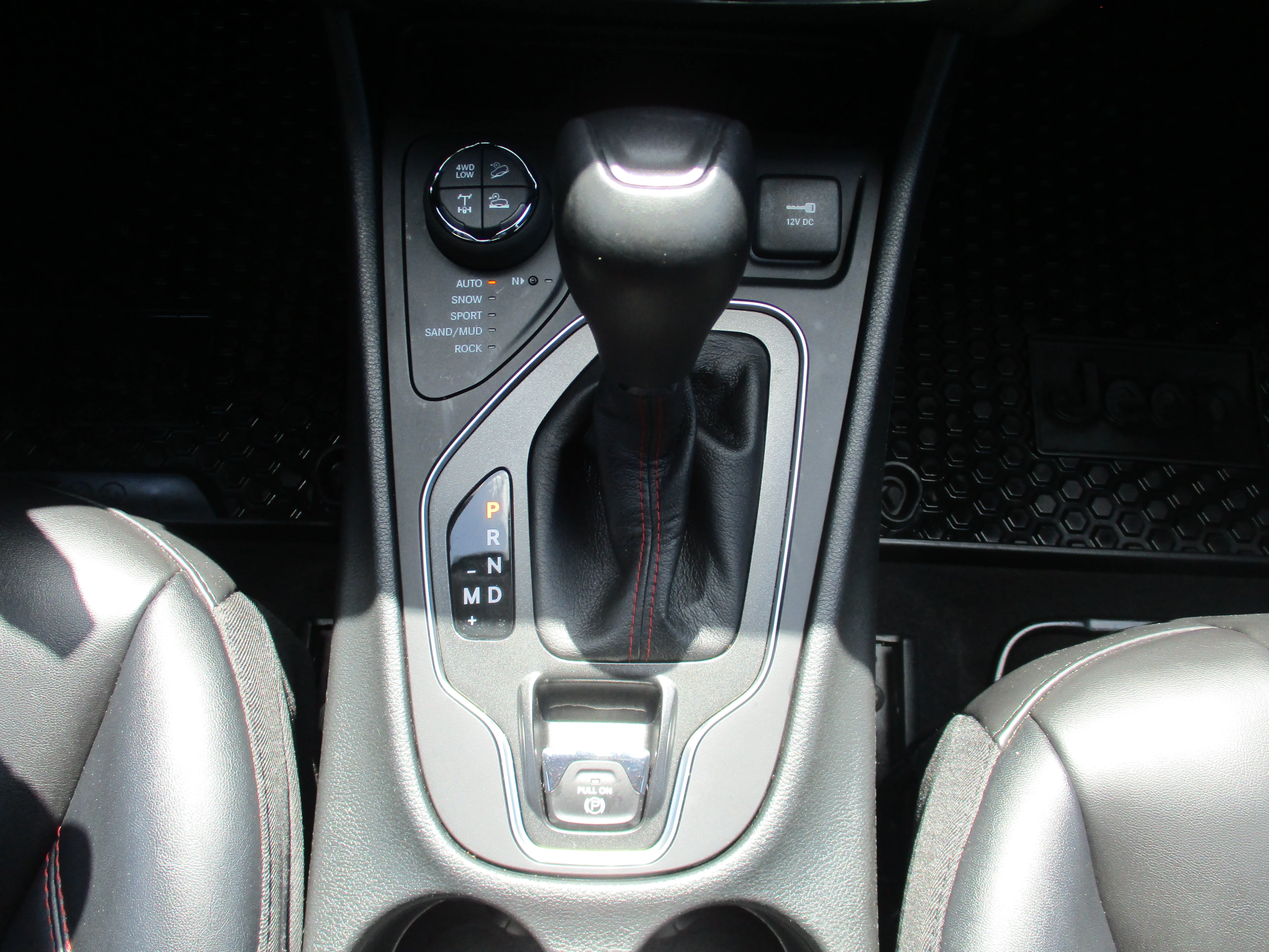 Used 2022 Hydro Blue Pearlcoat Jeep Trailhawk image 15