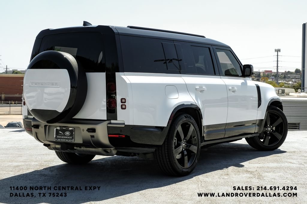 Used 2025 Fuji White Land Rover X-Dynamic SE image 5
