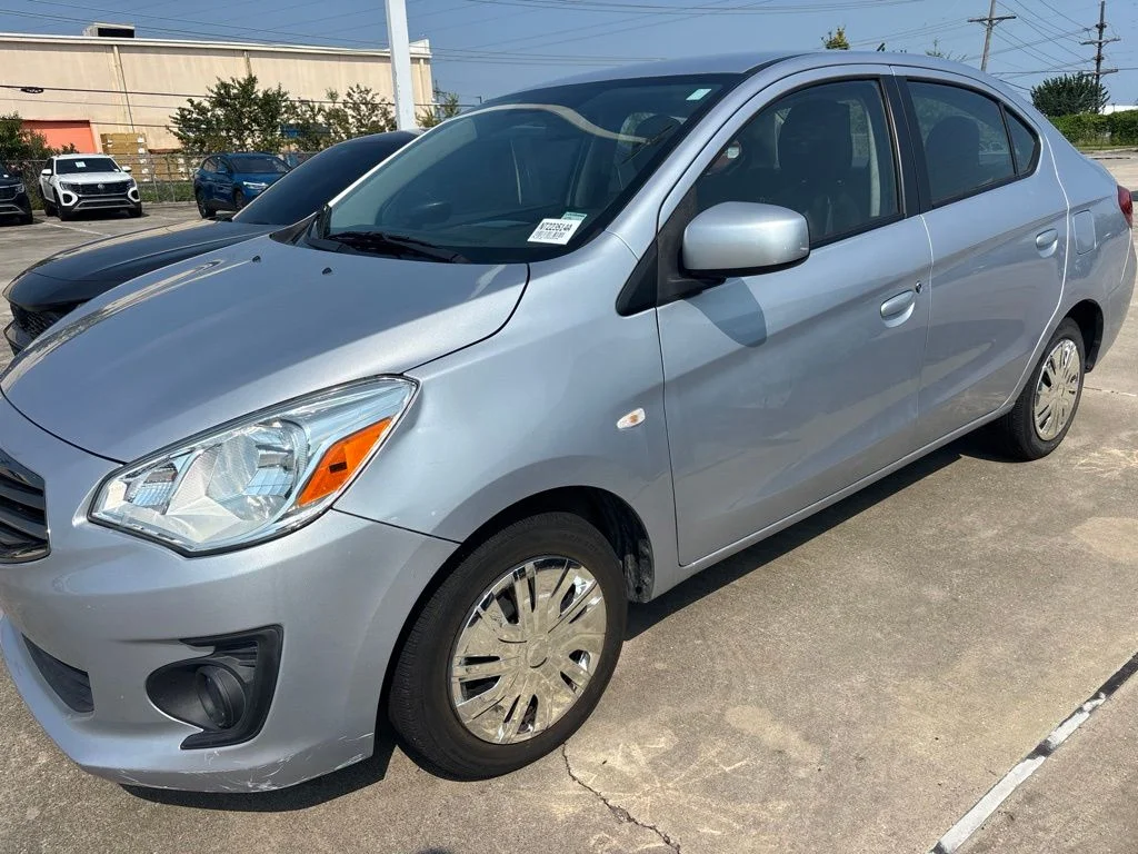 Used 2017  Mitsubishi ES image 1
