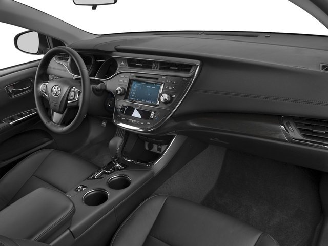 Used 2018 Creme Brulee Toyota XLE Premium image 16