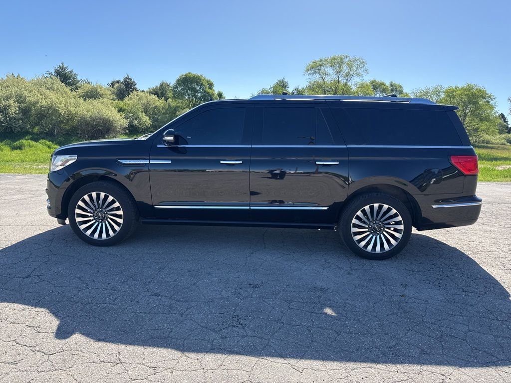 Used 2019 Black Metallic Lincoln Reserve image 8