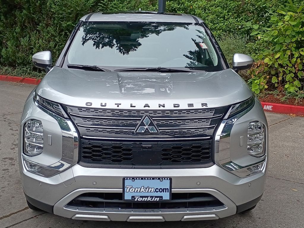 Used 2023 Alloy Silver Metallic Mitsubishi SE image 13