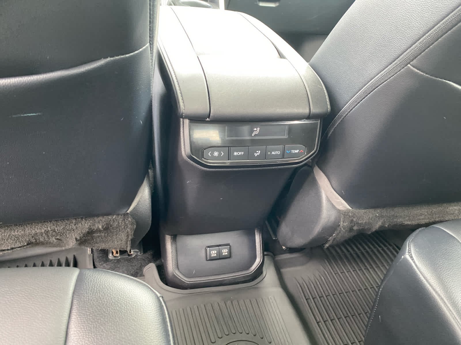 Used 2020  Toyota Hybrid XLE image 22