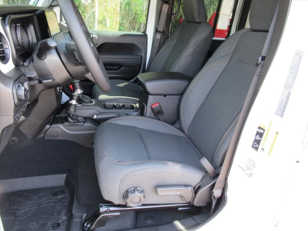 New 2026 Bright White Clear-Coat Exterior Paint Jeep Sport S image 19